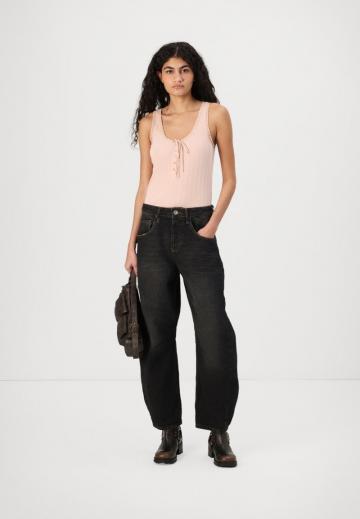 Свободные джинсы
