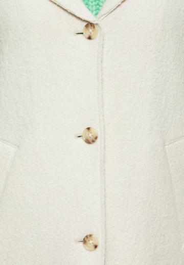 Короткое пальто