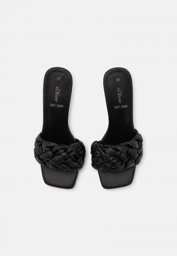 Босоножки на каблуке