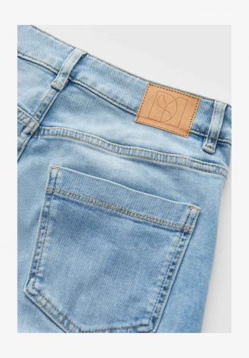 Свободные джинсы