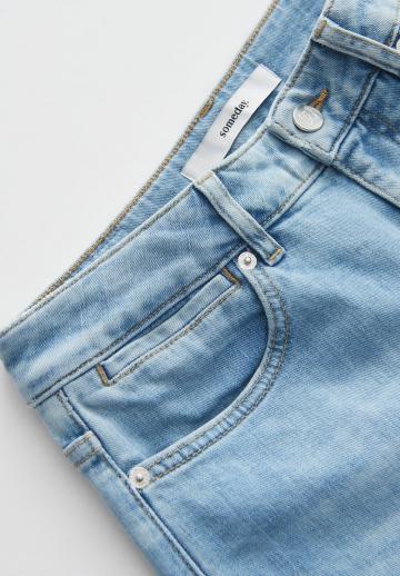 Свободные джинсы