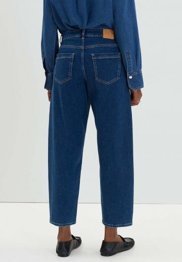 Короткие джинсы