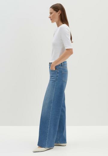 Прямые джинсы