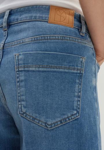 Прямые джинсы