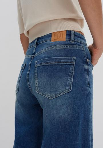 Прямые джинсы