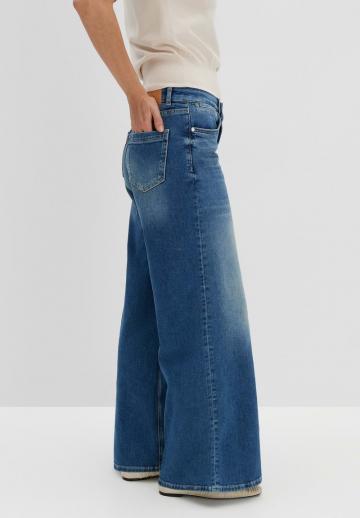 Прямые джинсы