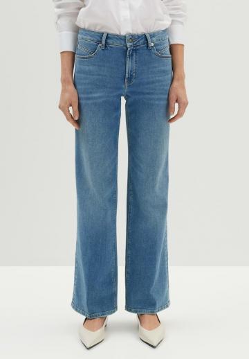 Клешеные джинсы