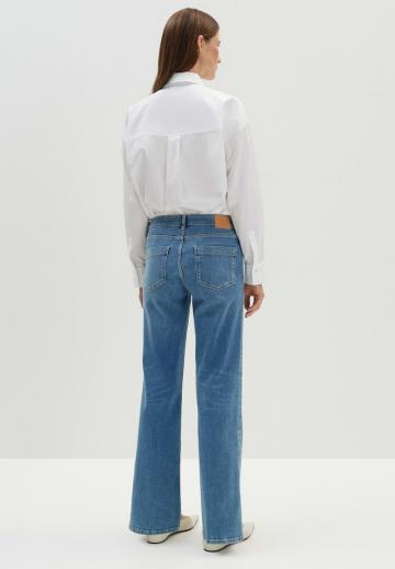 Клешеные джинсы