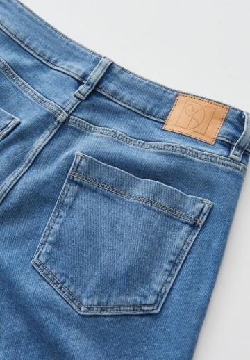 Клешеные джинсы