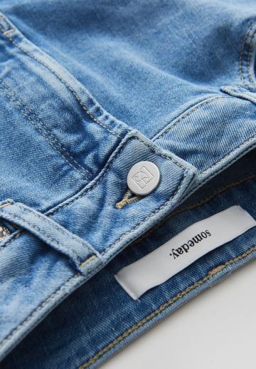 Клешеные джинсы