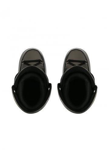 Спортивные сапоги