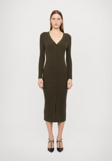 Вязаное платье