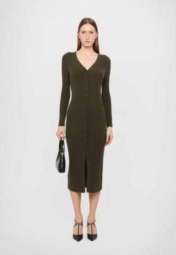 Вязаное платье