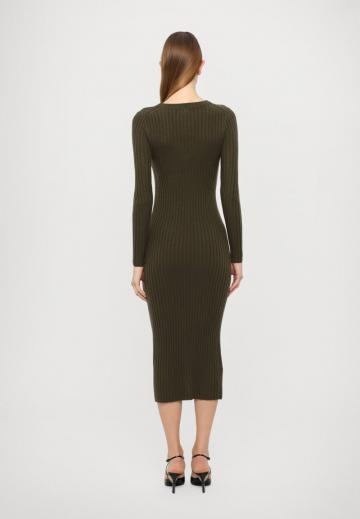 Вязаное платье