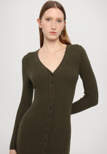 Вязаное платье