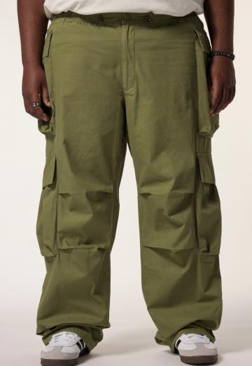 Брюки с накладными карманами