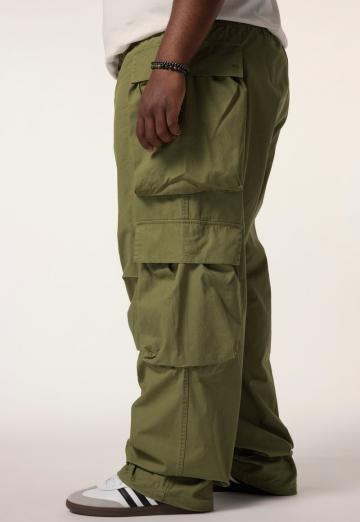 Брюки с накладными карманами