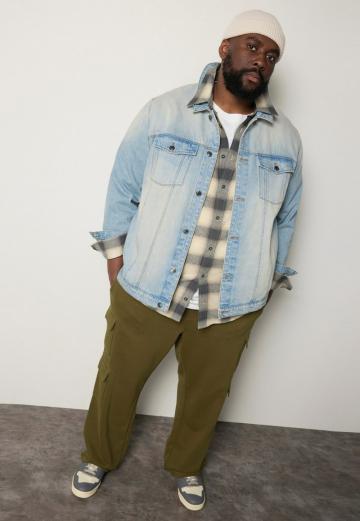 Джинсовая куртка