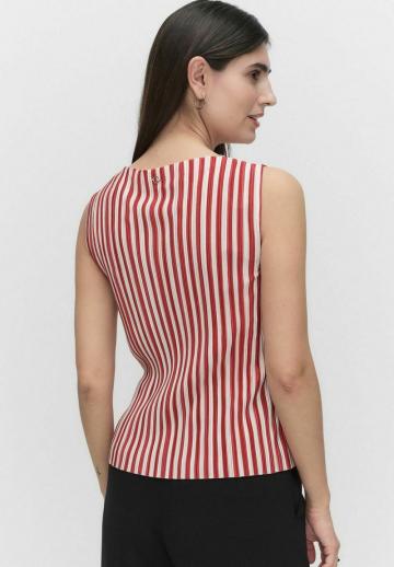 Блузка без рукавов