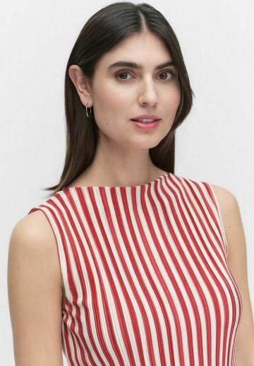 Блузка без рукавов