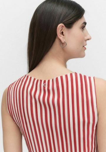 Блузка без рукавов