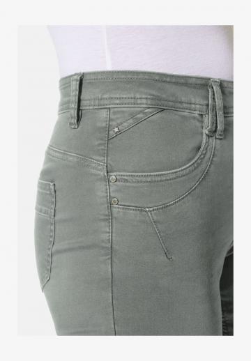 Короткие джинсы