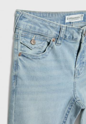 Клешеные джинсы