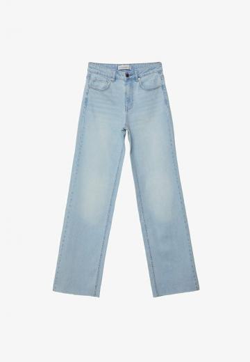 Прямые джинсы