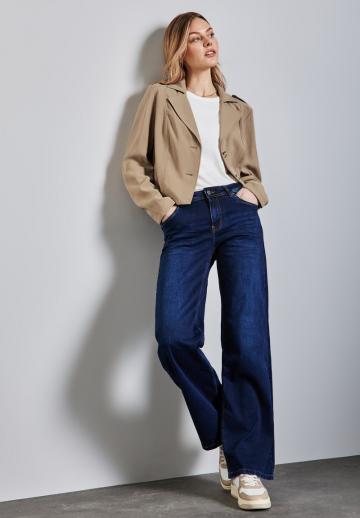 Короткий блейзер