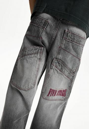 Прямые джинсы