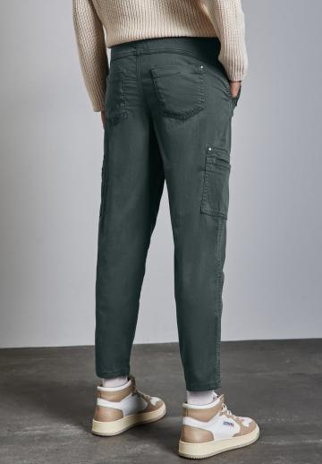 Брюки с накладными карманами