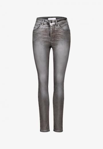 Узкие джинсы