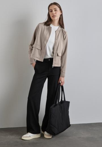 Куртка с накладнымит карманами