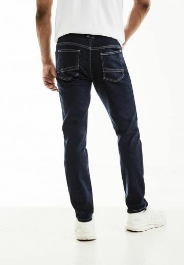 Узкие джинсы