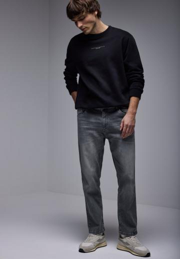 Узкие джинсы