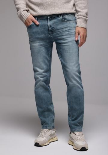 Прямые джинсы