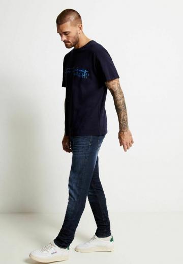 Узкие джинсы