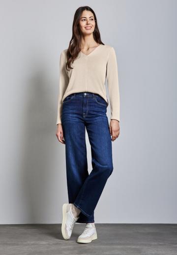 Пуловер с вырезом V