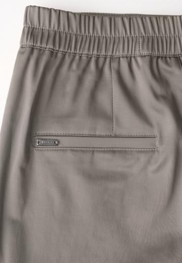 Брюки с накладными карманами