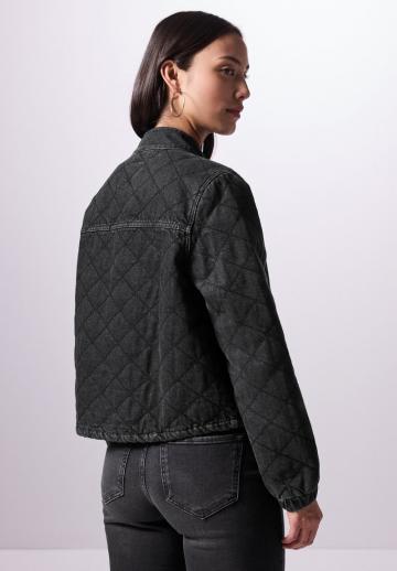 Куртка с накладнымит карманами