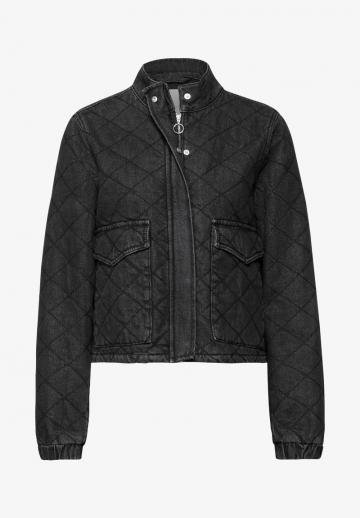 Куртка с накладнымит карманами