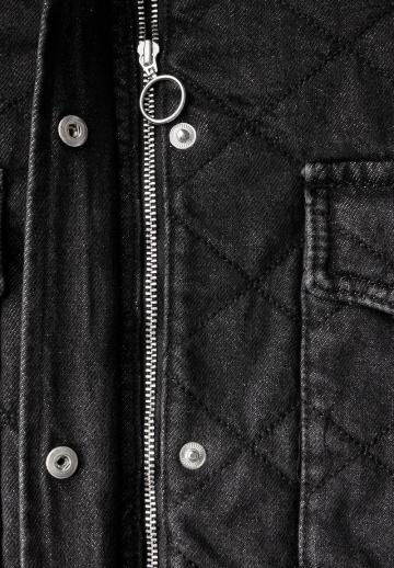 Куртка с накладнымит карманами