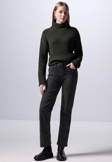 Прямые джинсы