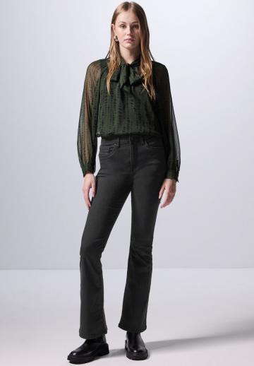 Клешеные брюки