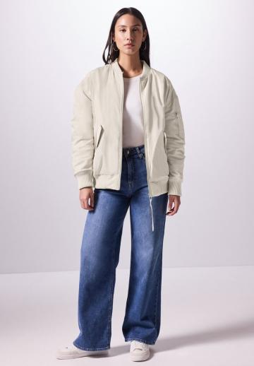 Куртка с накладнымит карманами