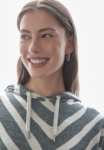 Пуловер с капюшоном