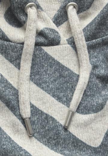 Пуловер с капюшоном