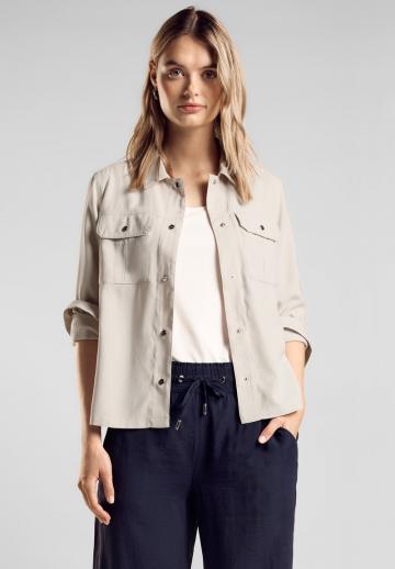 Куртка с накладнымит карманами