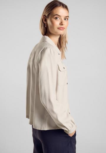 Куртка с накладнымит карманами