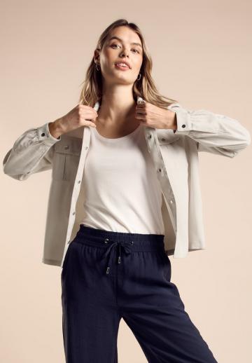 Куртка с накладнымит карманами